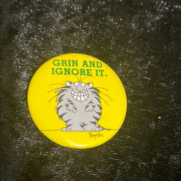 Vintage Bonton Yellow and Gray Cat Button - Picture 1 of 5